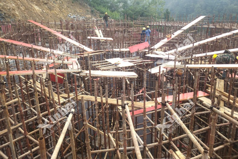 濃縮機(jī)安裝中 濃縮機(jī)安裝中